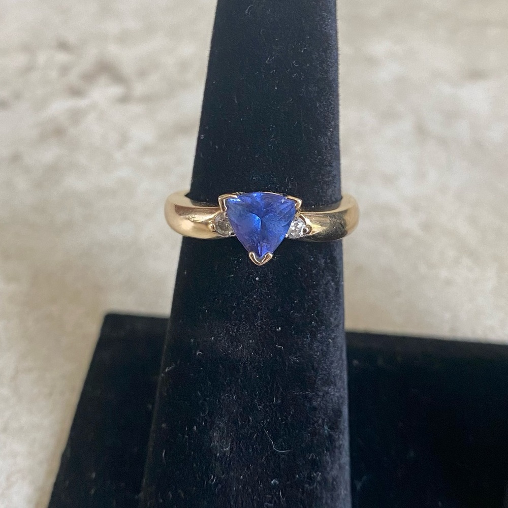14K Gold Ring Tanzanite & Diamond stones